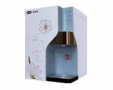 夏季直飲一體機熱銷，母嬰凈水器深受年輕父母